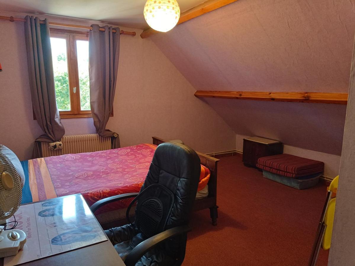Lit 2 Personnes Grand Bureau Appartement Fruges Buitenkant foto