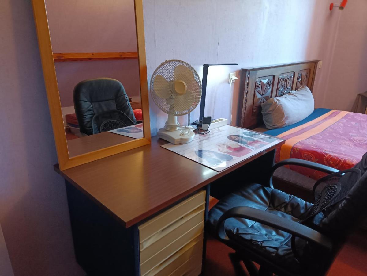 Lit 2 Personnes Grand Bureau Appartement Fruges Buitenkant foto