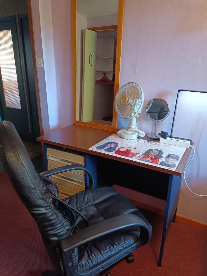 Lit 2 Personnes Grand Bureau Appartement Fruges Buitenkant foto